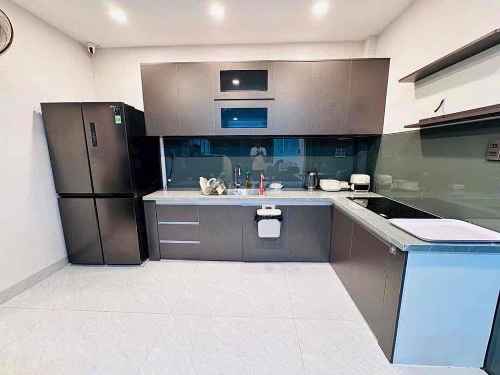 Nhà đẹp 2 tầng , Mặt tiền hẻm 4m , dt 42m2 , Quận 4.