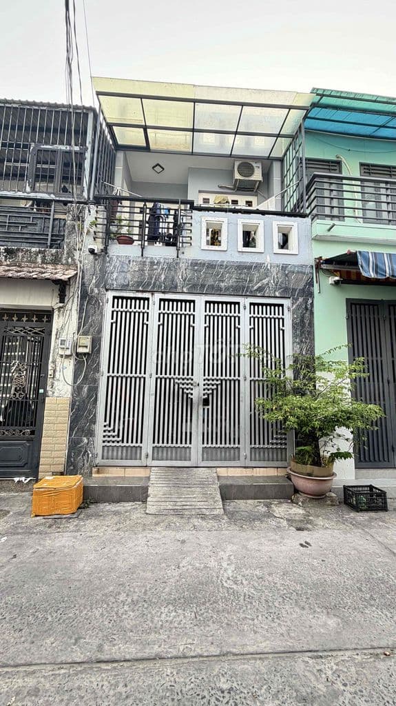 Bán nhà 1 sẹc đường Lô Tư, hẻm xe hơi thông