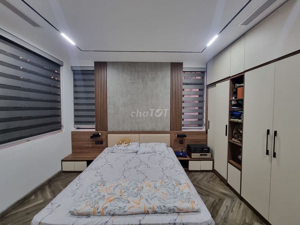Bán biệt thự 208m² 4T lô góc KĐT Dương Nội thang máy nội thất cao cấp
