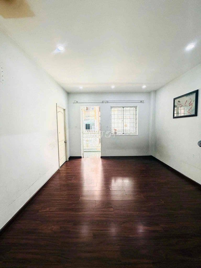 Bán căn hộ chung cư Ngô Quyền, Q5, thang bộ, 69m2 2PN-1WC có Sổ Hồng