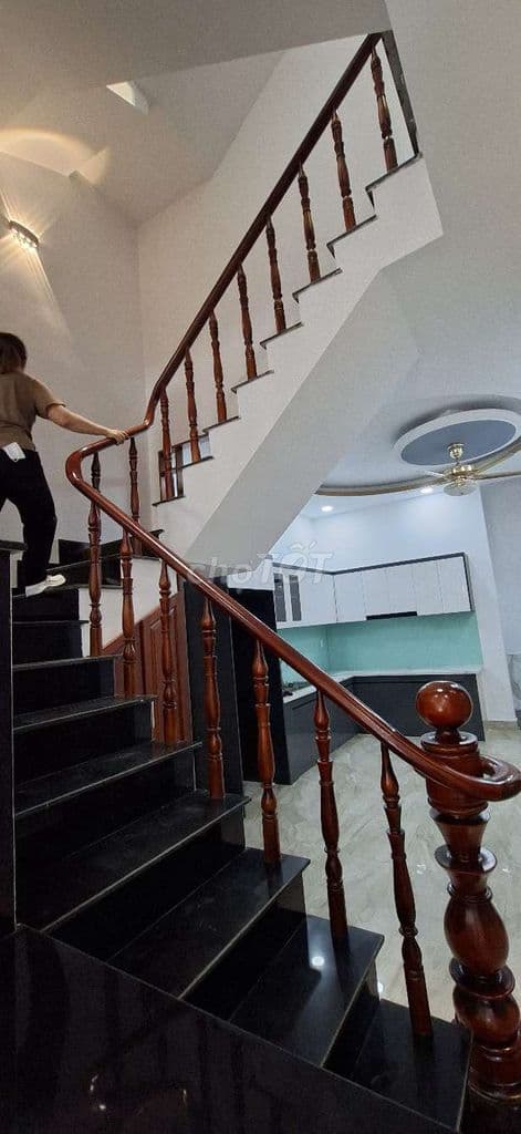Bình tân 4×16,2 Đúc 3 Lầu. hẻm nhựa 6m thông. Xe hơi hơi ngủ trong nhà - Ảnh 3