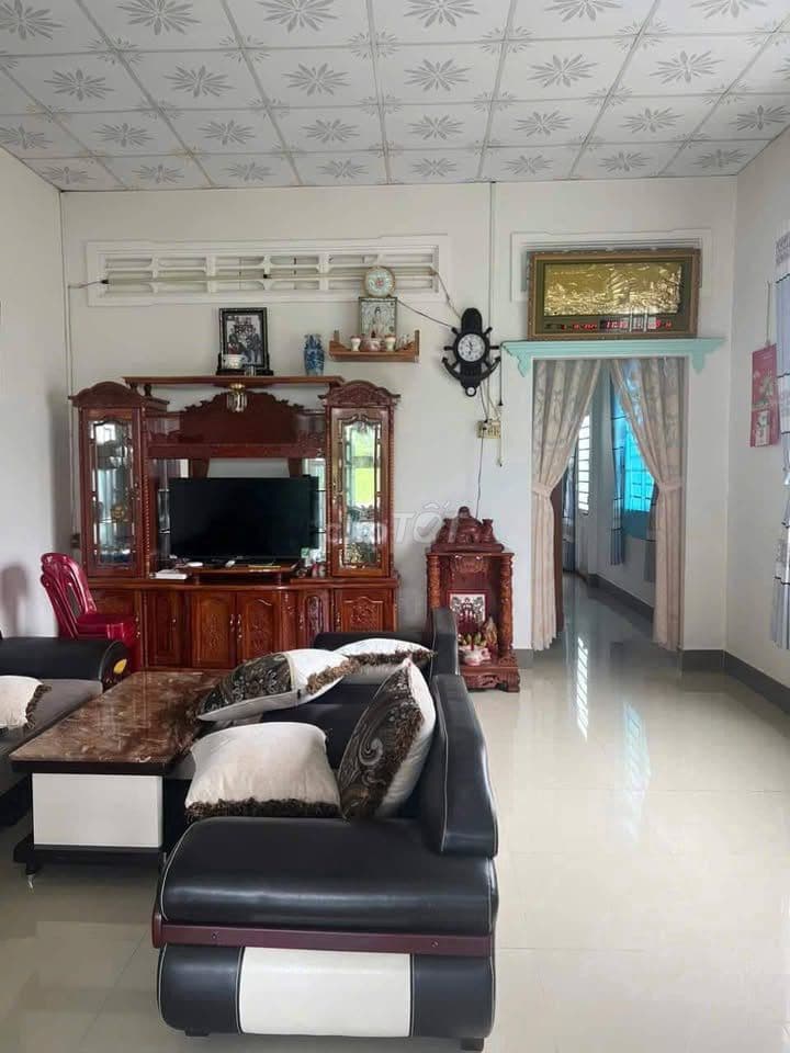 Bán nhà c4 ấp Phú Lợi Tân Phú Trung 97m2 SHR giá 850 triệu có nội thất - Ảnh 2