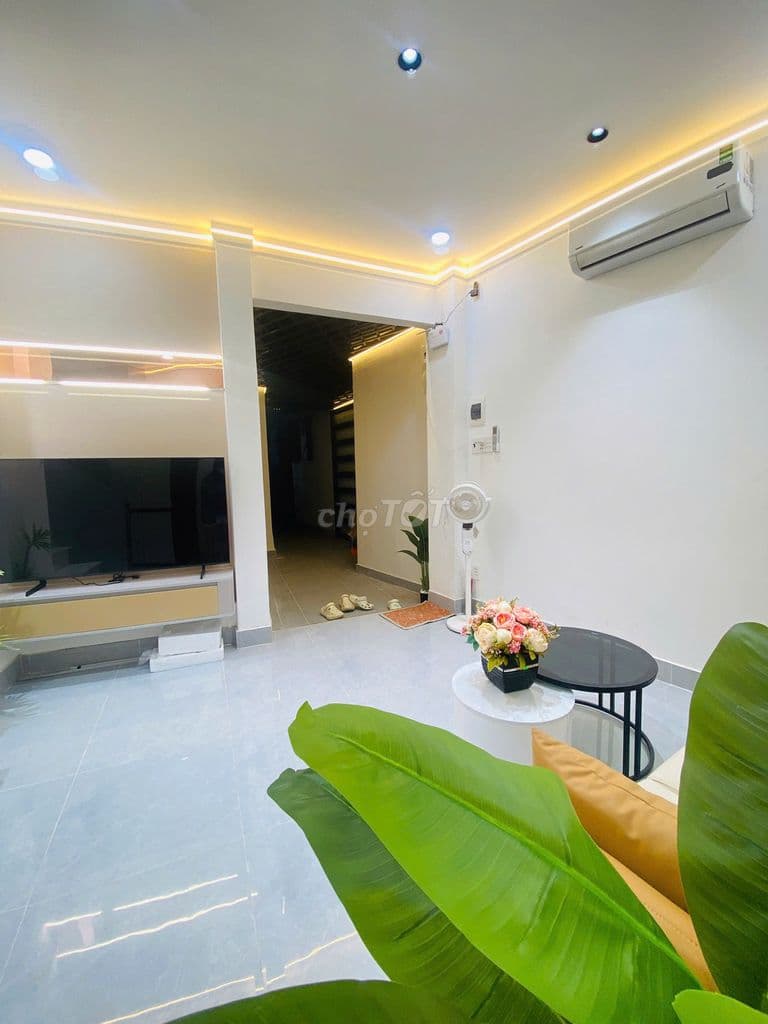 Bán nhà đẹp trung tâm chợ GV 38M2 2PN 2WC P7 - Ảnh 2