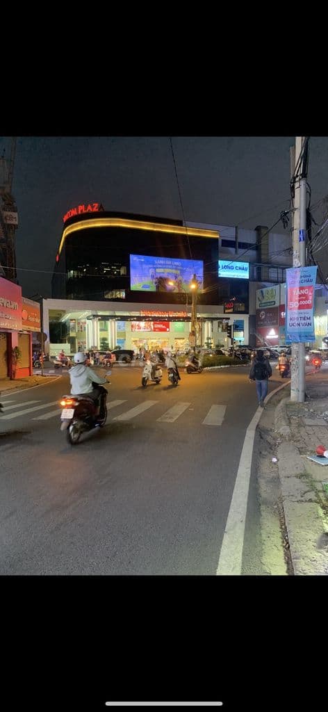 4,5 tỷ 65m nhà củ cách mt võ văn ngân 20m. Xe hơi đổ cổng ngang 5,7m