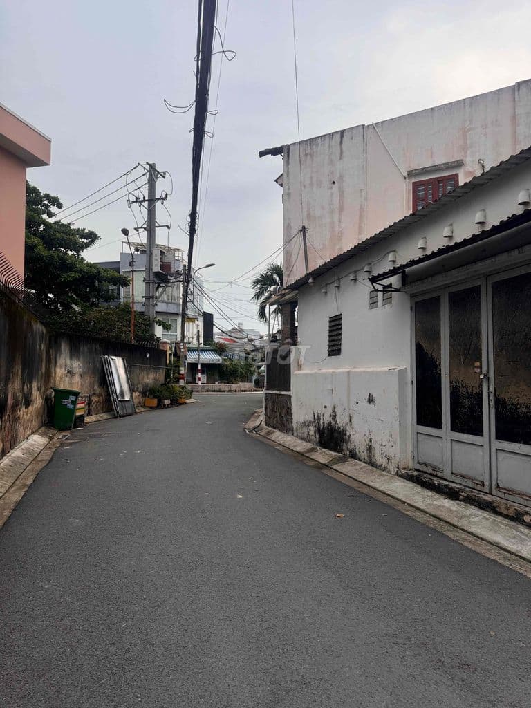 Lô đât 95m2, ngang 5m, ngay UBND Phú Hữu, hẻm xe hơi, chỉ 3.9 tỷ - Ảnh 2