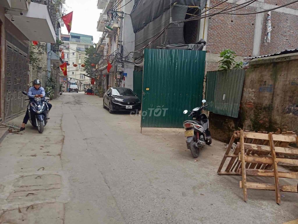 Bán nhà Dương Văn Bé,Hai Bà Trưng - 40m2x5T - ngõ nông,rộng - 8,2 tỷ