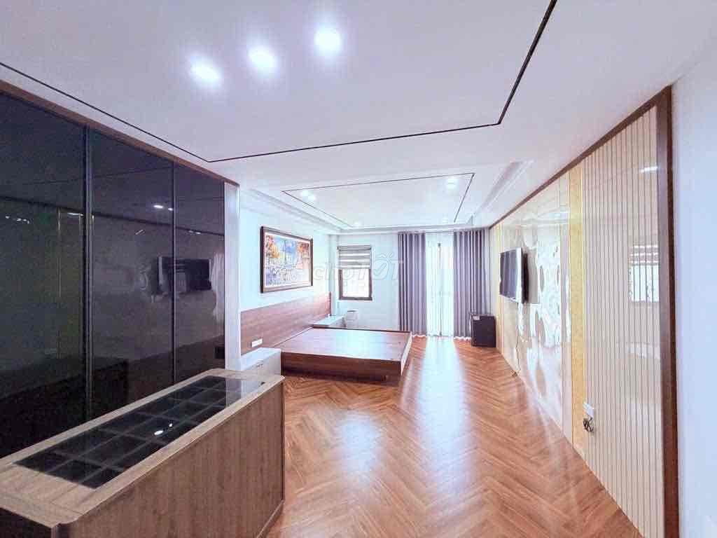 SIÊU PHẨM PHỐ TRẠM Ô TÔ TRÁNH 8 TẦNG THANG MÁY, KINH DOANH TỐT