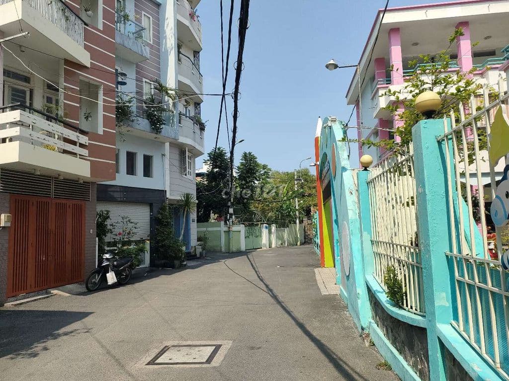 BÌNH THẠNH - NHÀ SÂN VƯỜN THOÁNG MÁT- XE HƠI VÀO NHÀ - CHỈ 8TỶ NHỈNH