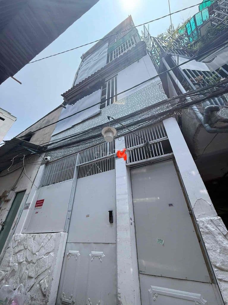 nhà 3 tầng 5phòng trọ doanh thu 25tr/tháng