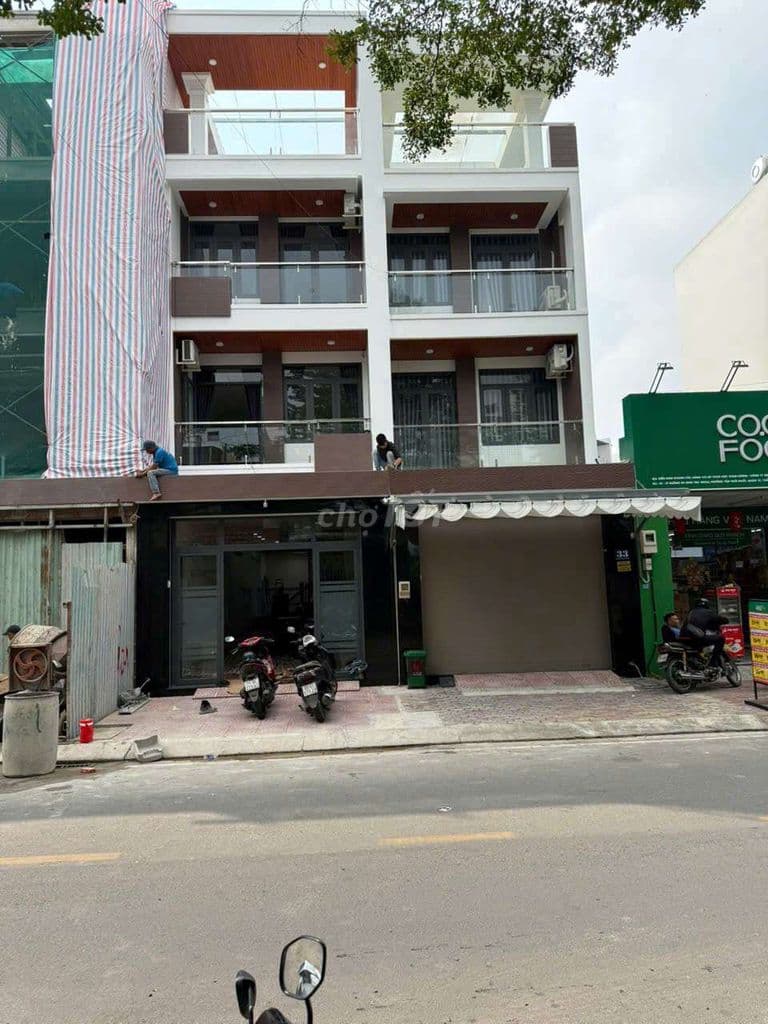 Cần bán gấp nhà mặt tiền đường khu 38 ha.DT 4,5*20 .1 trệt 3 lầu