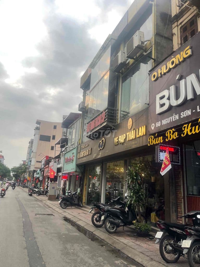 Trung tâm nguyễn sơn