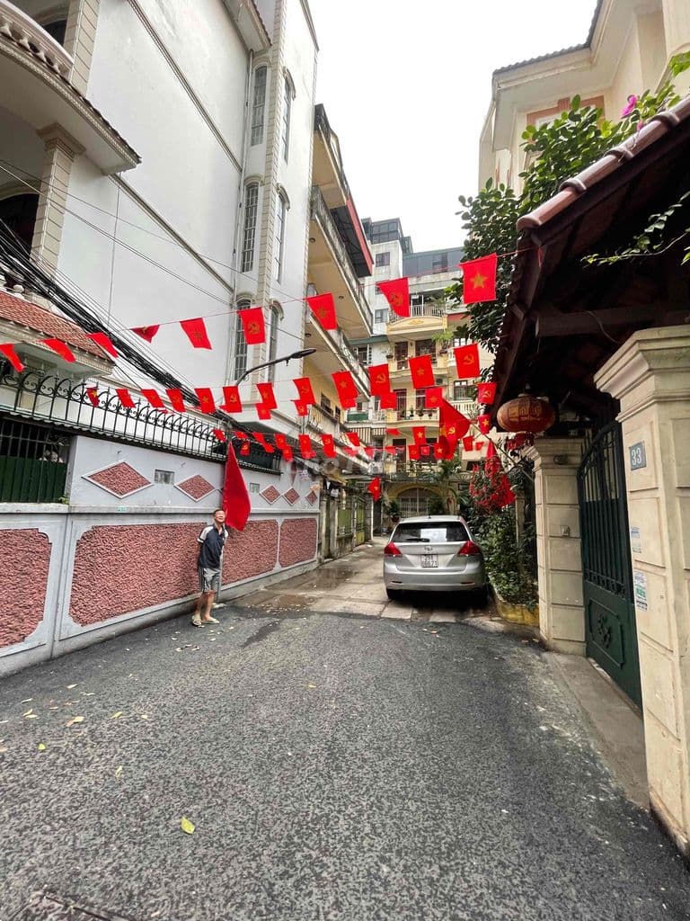 HOT!HOT!NHÀ DÂN XÂY MẶT NGÕ Ô TÔ TRÁNH PHỐ LẠC LONG QUÂN-CẦU GIẤY –SÁ