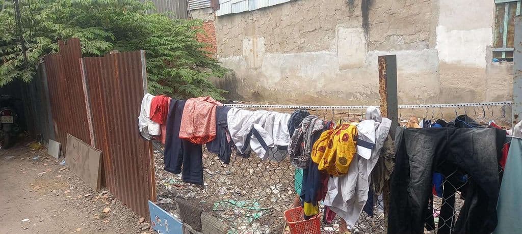 Minh can ban mieng dat nen