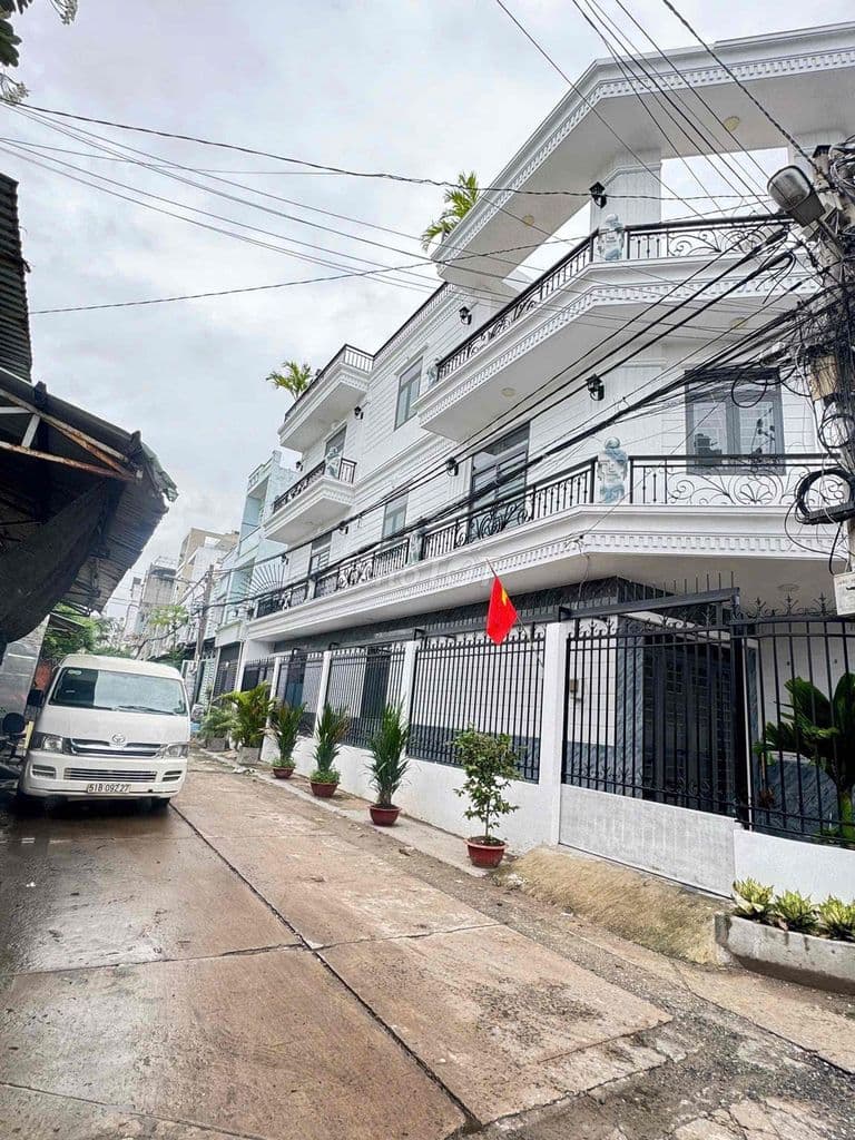 CĂN GÓC 4.4 x 18 - NHÀ ĐẸP 4 TẦNG - HẺM 8M THÔNG - NGAY MÃ LÒ