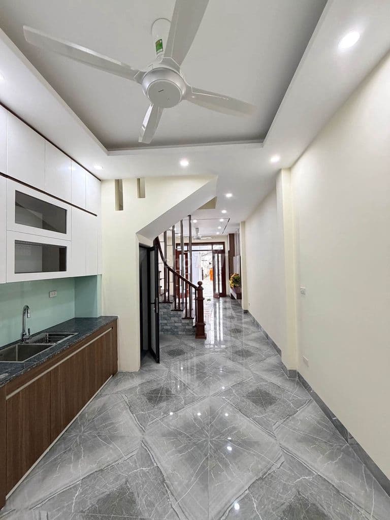 HIẾM, NHÀ ĐẸP 5 TẦNG, CÓ VƯỜN, NGAY TRUNG TÂM CỰ KHỐI - Ảnh 2