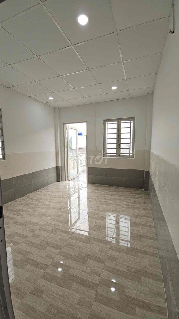Nhà thoáng mái gần cầu ng văn cừ