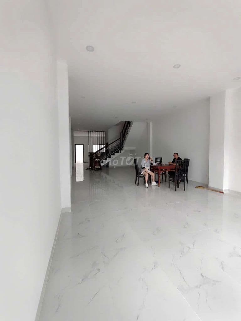 Mặt tiền đường 23 vị trí đẹp sát cc An Phú 4.5x20 4 lầu sẵn HĐt 35tr