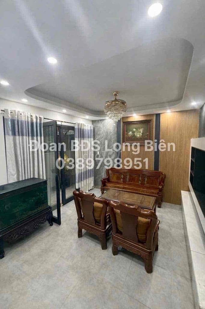 Nhà đẹp full nội thất – Nguyễn Văn Cừ, giá chỉ hơn 9 tỷ