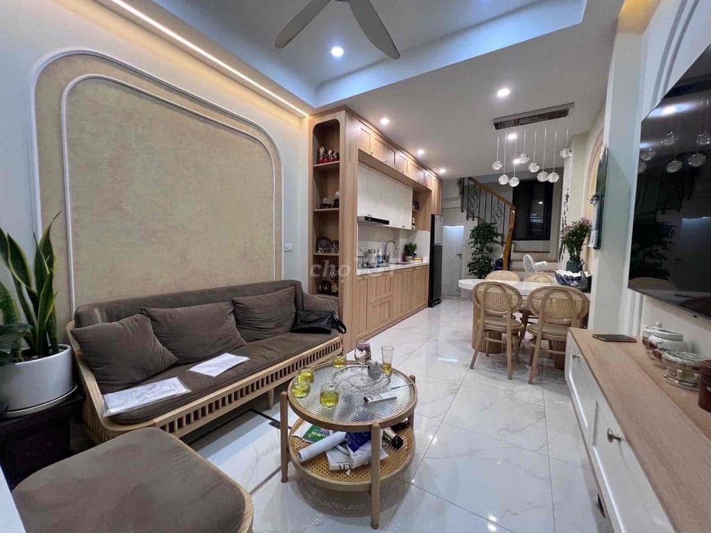 Nhà 5 tầng thang máy - Ảnh 2