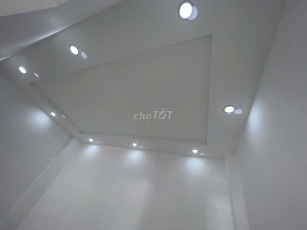 Bán gấp nhà 3 lầu CMT8, quận 10. Hẻm rộng rãi 7m gần chợ Hòa Hưng - Ảnh 2