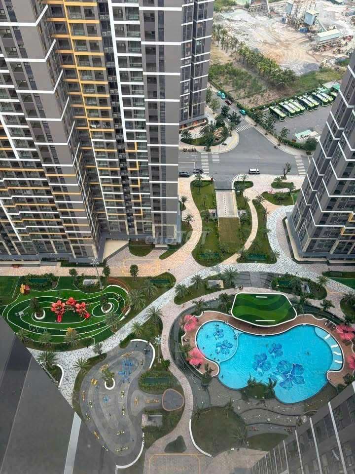 Bán căn 2PN BS giá 3.480tỷ full nt gỗ view hồ bơi và pháo hoa Vinhomes - Ảnh 2