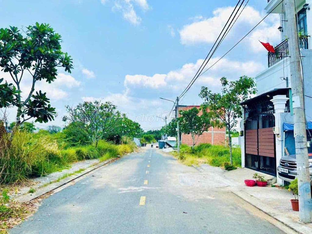 ĐẤT NỀN LONG PHƯỚC CÁCH VINHOMES GRAND PARK CHỈ 5 PHÚT FULL THỔ CƯ