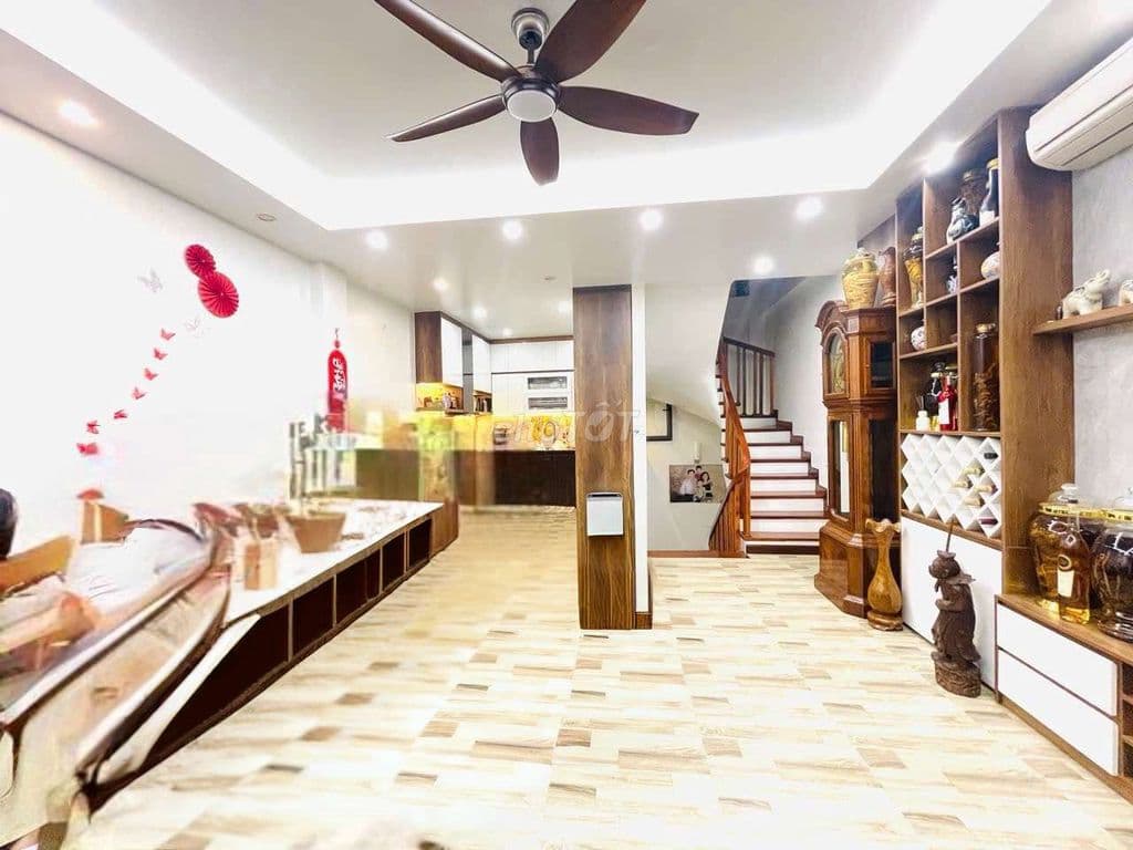 bán nhà Tây Hồ . lạc long quân 40 met mặt tiền 5 mét chỉ 17 tỷ