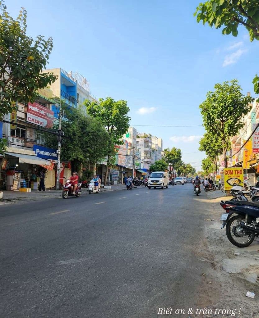 MẶT TIỀN TÊN LỬA - CẠNH ĐƯỜNG SỐ 7 .
