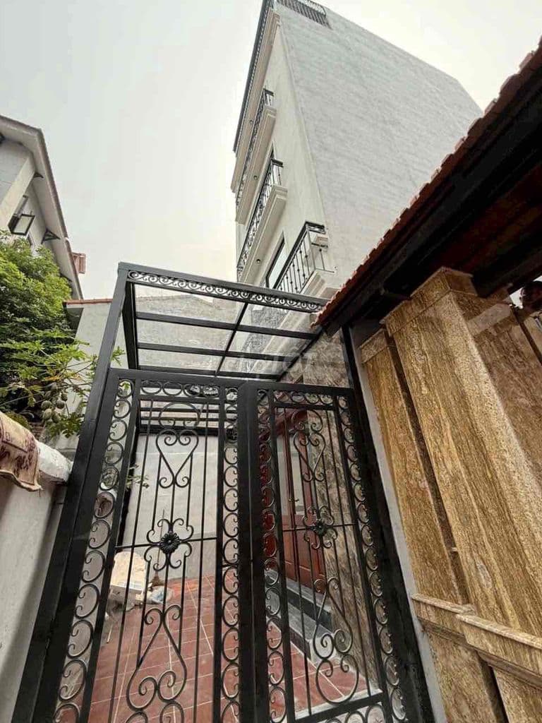 📢📢📢Nhà 59m2 x 5 Tầng Ngay Mặt Phố Sân Cổng Riêng - 2 Thoáng - Hơn 10B