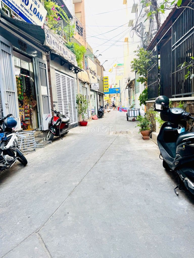 BÁN NHÀ HẺM XE HƠI CMT8 Q10 - XÁCH VALY VÀO Ở NGAY - 4X10 - 3 TẦNG/3PN