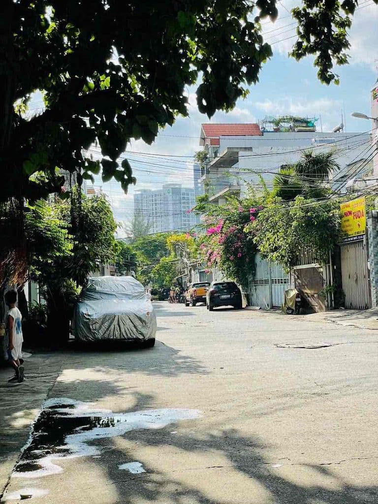 140,5M2 MẶT TIỀN HỤT XE HƠI XE TẢI ĐƠN GIÁ bé tí tiii NHƯ NHÀ Ở HẼM n