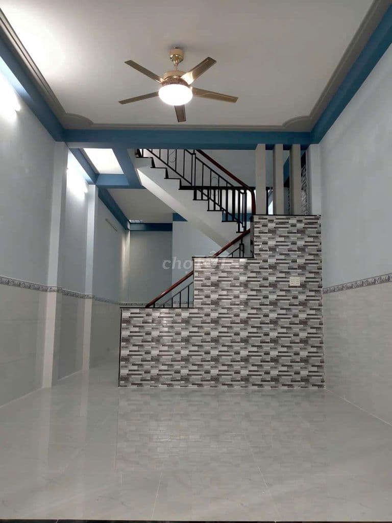 Bán nhà đẹp ngay chợ ấp 5 DT: 4m+14m 1 lầu 3pn 2w đường 4m bê tông - Ảnh 2