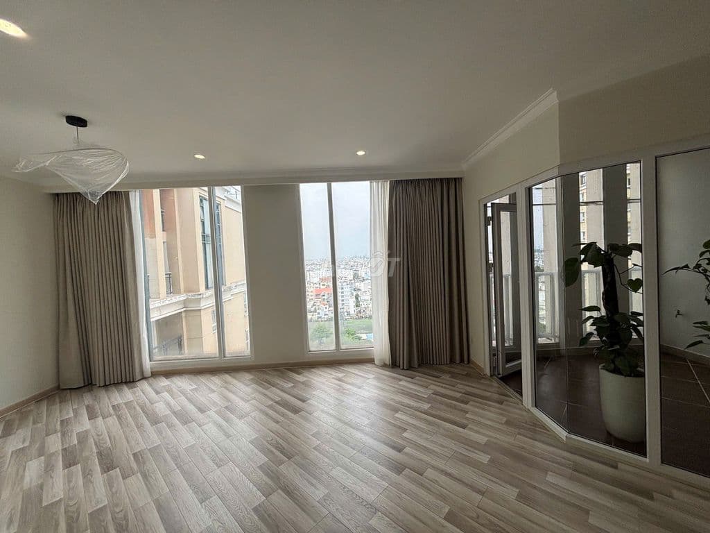 Bán Penhouse chung cư Phúc Yên sổ riêng 195m 4pn3wc 7,5 tỷ,