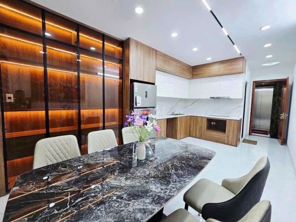 NHÀ CẦU GIẤY -VỊ TRÍ VÀNG THUẬN TIỆN -CON CÁI HỌC HÀNH TIỆN LỢI-12 TỶ