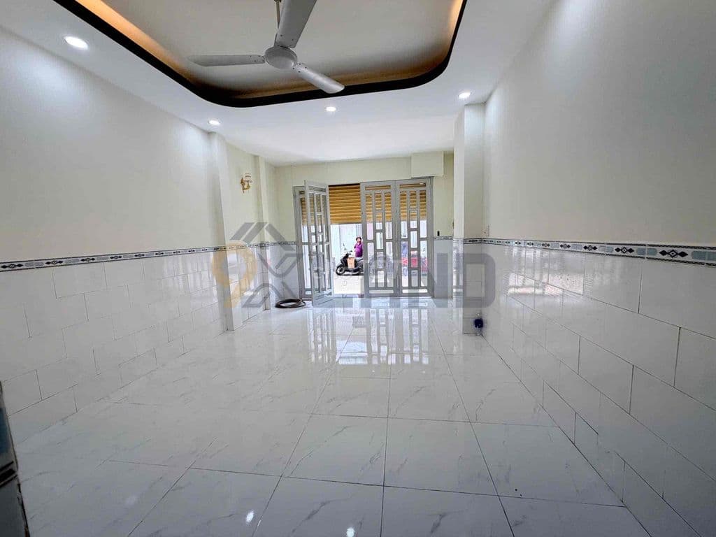 NHÀ ĐẸP MẶT TIỀN 3 TẦNG KD TỐT - GẦN VINCOM THỦ ĐỨC- CHỈ HƠN 6Tỷ