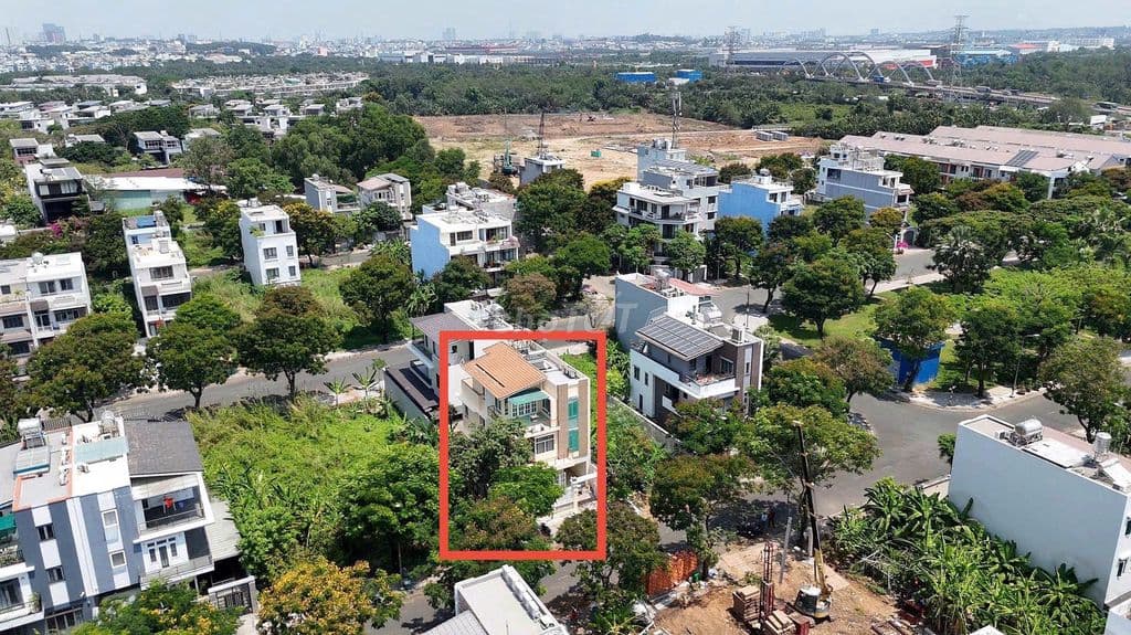 Biệt thự cao cấp, Cách Global City 500m, 10,5m x 18m, 2 lầu, hồ cá KOI - Ảnh 2