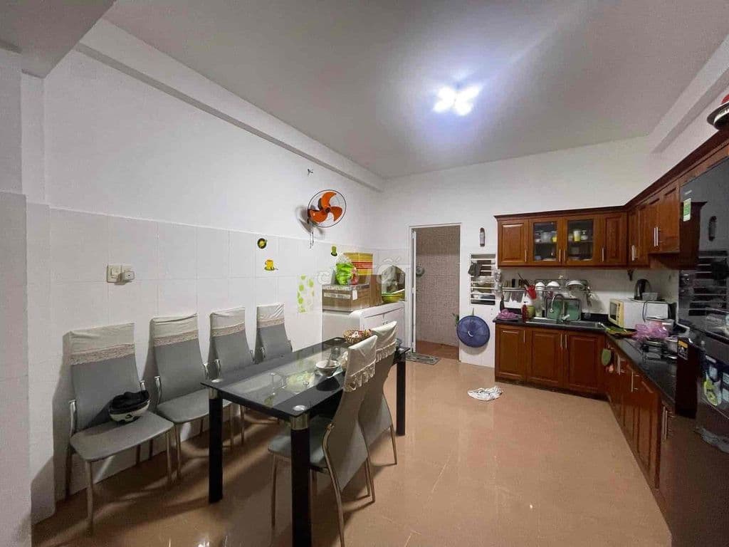Nhà MT đường số 5 sát vách Tên Lửa dt 80m2 nhà có hầm giá 13 tỷ - Ảnh 3
