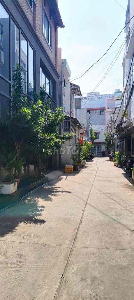 Chủ gấp bán nhà hxh 5m thông, ngay chợ Tân Hương, 2 tầng BTCT, 3PN