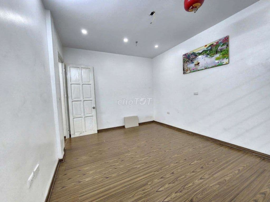 Hơn 4 tỷ Tập thể Lương Khánh Thiện, lô góc tầng 2 95m 3PN sổ đỏ ≈ 60m - Ảnh 3