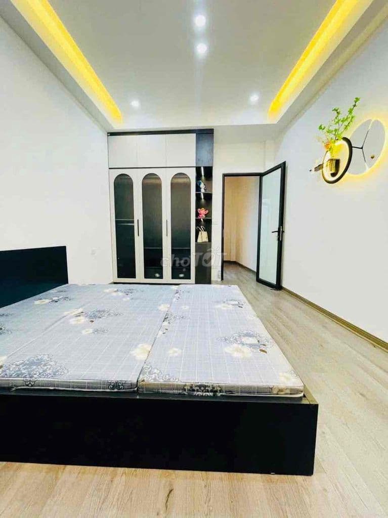 Nhà Gốc Đề 10m ra ô tô tránh, ngõ rộng 2m, 3 thoáng, ở luôn, 35m*5T. - Ảnh 2