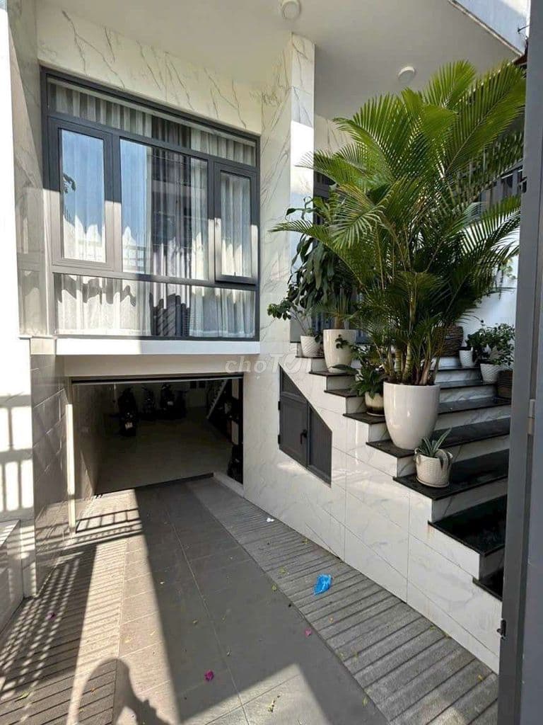 Nhà đẹp có Hầm khu Biệt thự Kiều Đàm xe hơi trong nhà