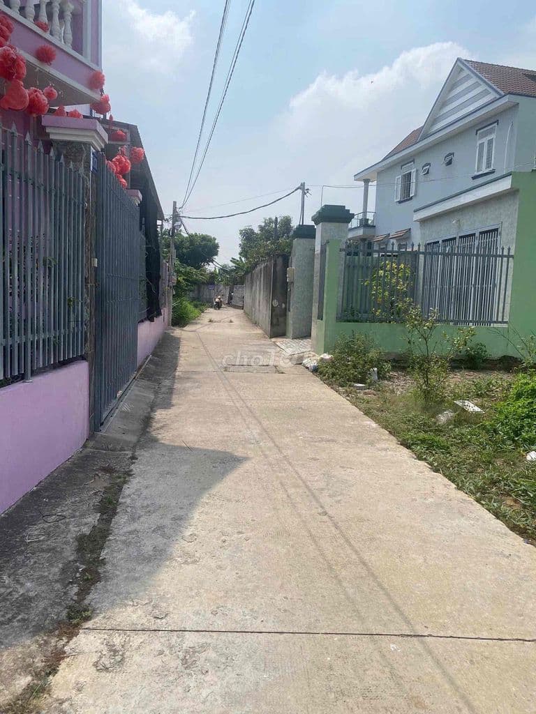 Cần bán 97m2 đất Tân Túc cách QL1A 40m giá rẻ 2.7ti