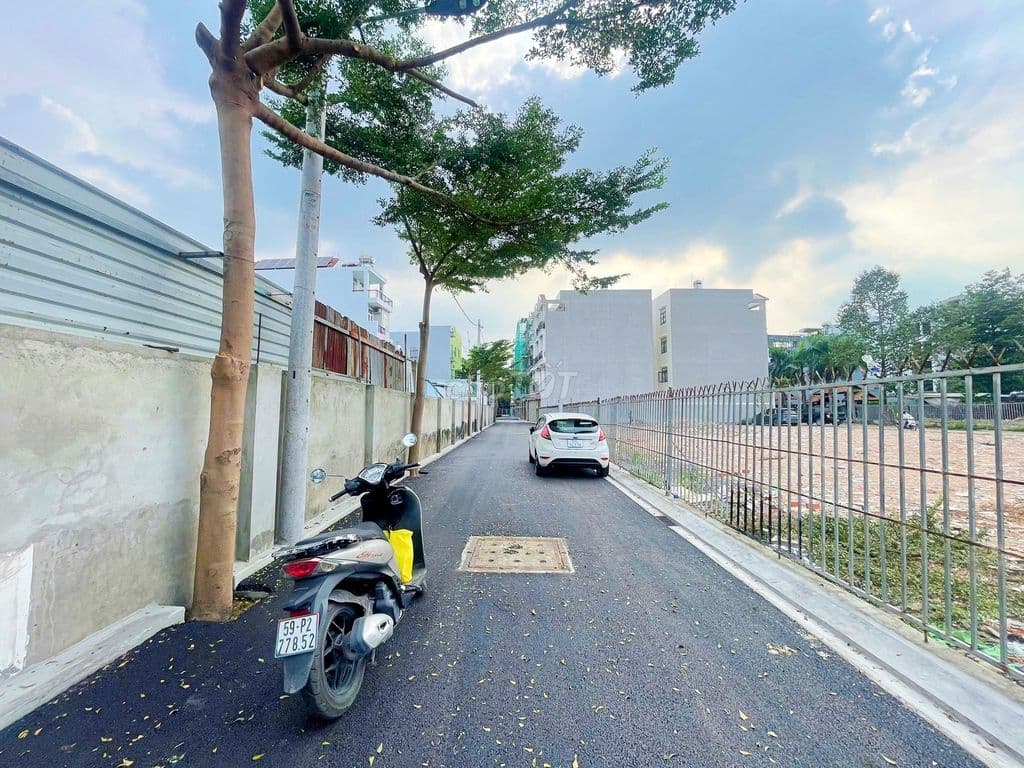 CHỦ NGỘP BÁN GẤP KHU ĐỒNG BỘ CÁCH SÔNG SG 200M, SHR HOÀN CÔNG, NHÀ MỚI - Ảnh 2