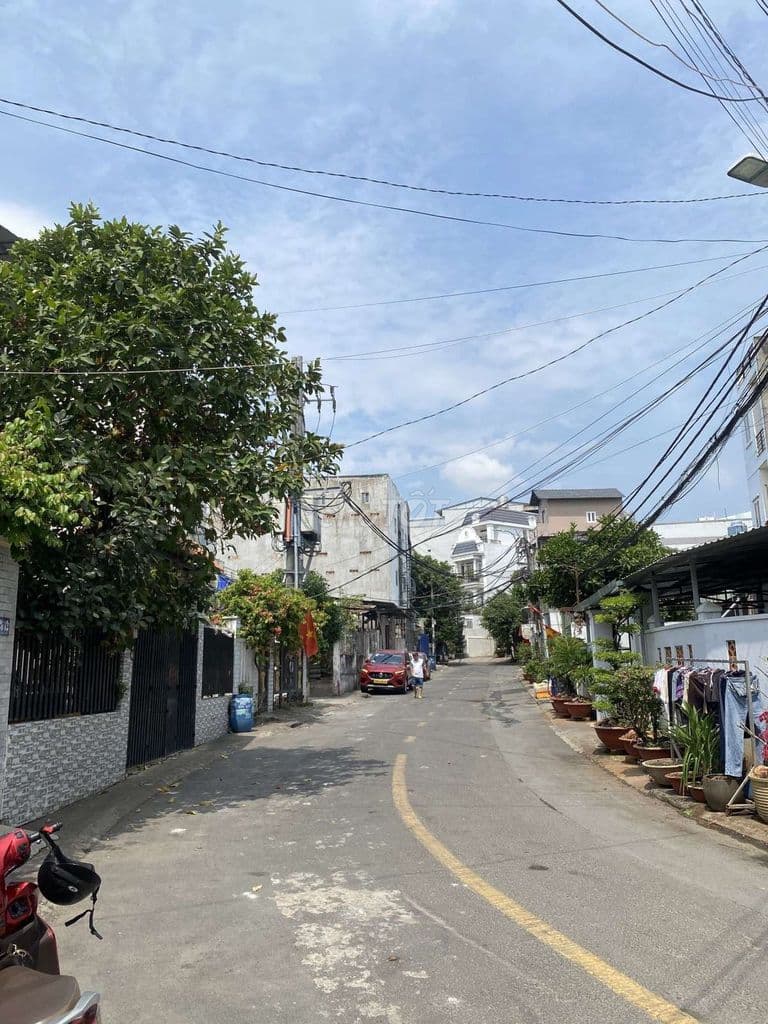 Nhà đẹp 3 tầng (5x30m) - Làng Tăng Phú, Quận 9