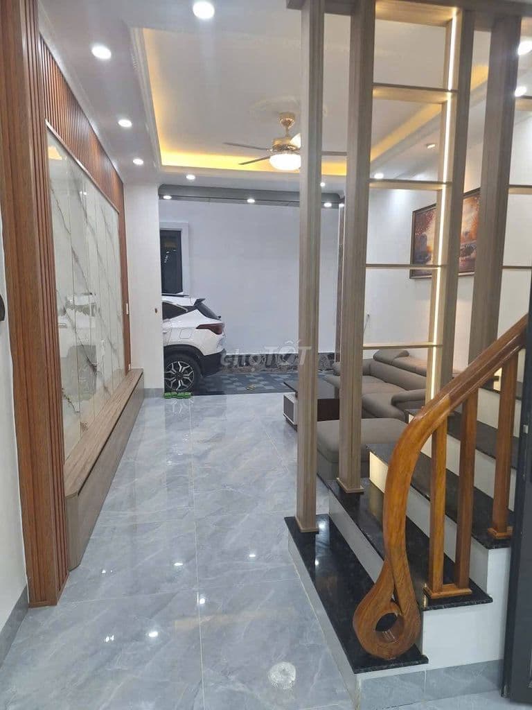 Nhà đẹp Thanh Trì, 41m2, 4 tầng, ngõ thẳng, ô tô đỗ, sổ đẹp, ~5 tỷ - Ảnh 3
