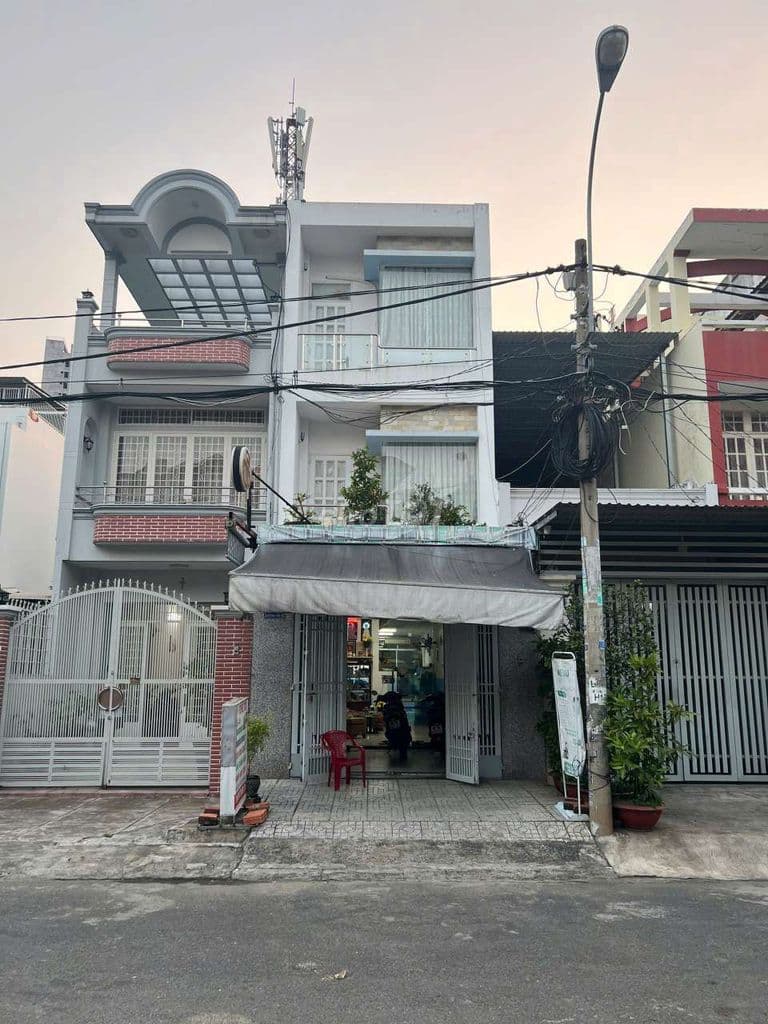 Mặt tiền đường gần Tên Lửa