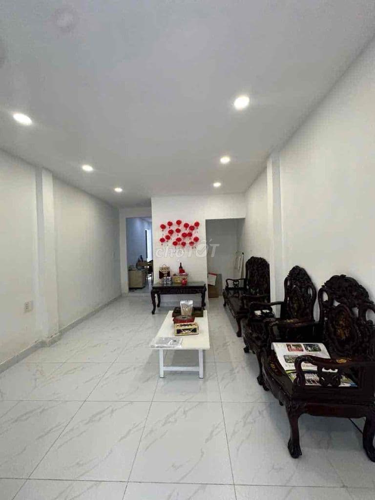 Nhà Nở Hậu 5m5 Có P Ngủ Dứoi Trệt - Sổ Chuẩn Hoàn Công Đủ - Ảnh 3