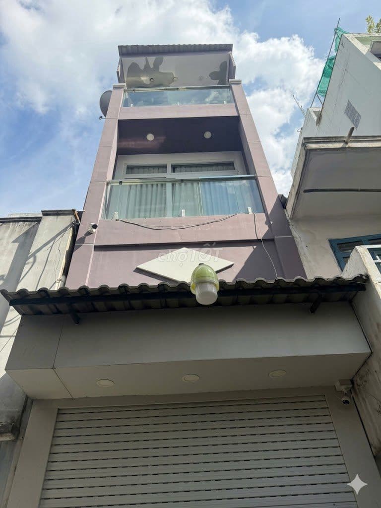 VỊ TRÍ HIẾM- NHÀ 4 TẦNG Ở LIỀN- TRẦN BÌNH TRỌNG Q5- HẺM 4M AN NINH