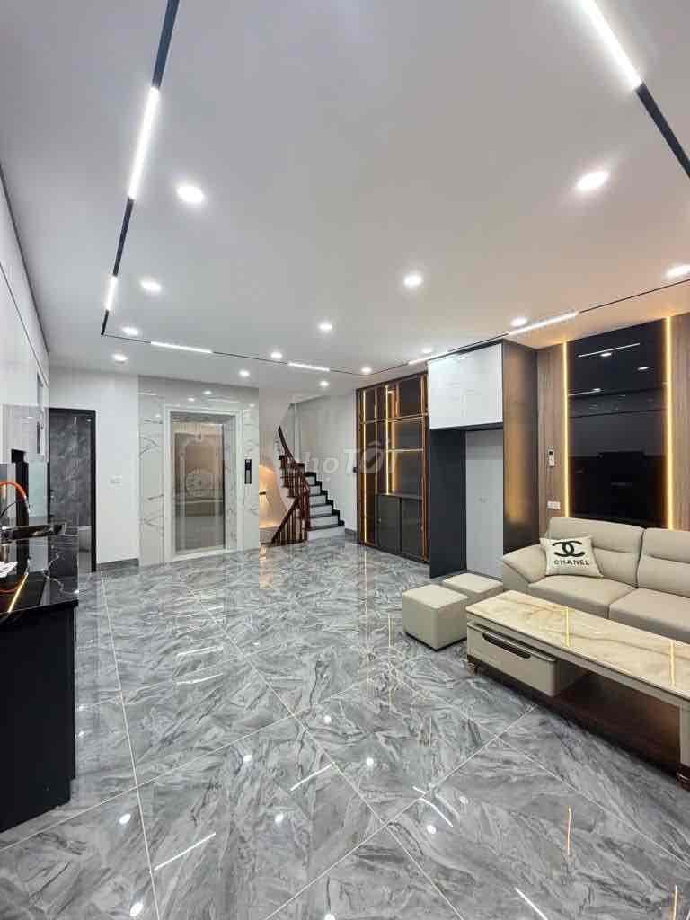 Phố Hoàng Liệt DT40m2, MT 4m, 6 tầng thang máy sát ô tô đỗ giá 8,9tỷ
