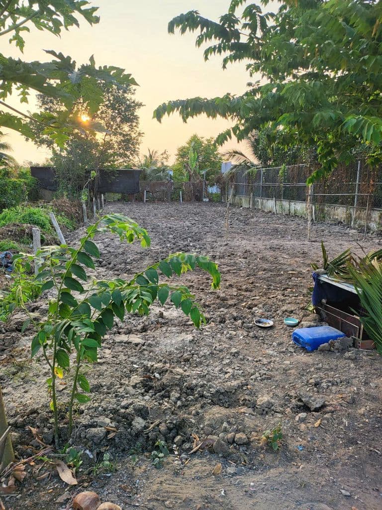 Chính chủ bán lô đât mặt tiền 300m2 chỉ 18tr/m2